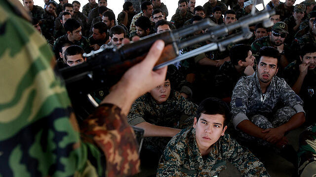 Iran's Revolutionary Guard (Photo: AP) (צילום: AP) Iran's Revolutionary Guard (Photo: AP)