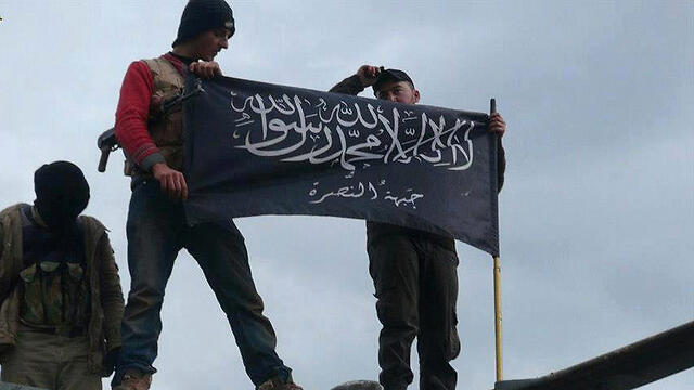 Al-Nusra rebels plant their flag in Syria (Photo: AP) (צילום: AP) Al-Nusra rebels plant their flag in Syria (Photo: AP)