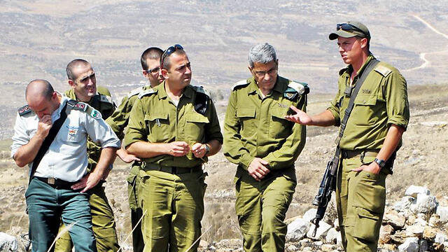  Maj. Gen. Danny Efroni (second from right) tours West Bank (Photo: IDF)