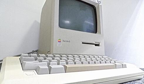 Первый "макинтош". Фото: Ярив Инбар (יריב ענבר) Первый "макинтош". Фото: Ярив Инбар