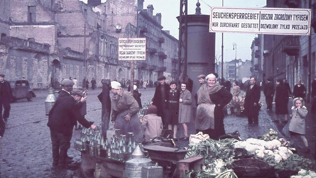 Jews in the Warsaw ghetto (Photo: Getty Images)