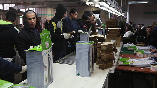 Israeli and Palestinian workers at the SodaStream factory in Mishor Adumim. Fourteen industrial zones in the West Bank (Archive photo: Gil Yohanan)