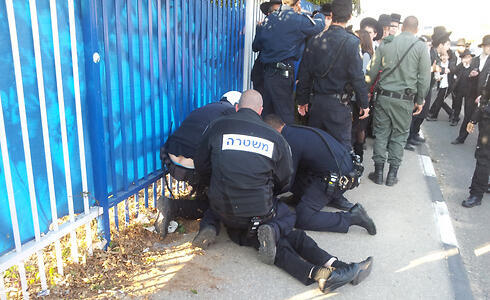 Police arrest haredi man in Bnei Brak (Photo: Gilad Morag)