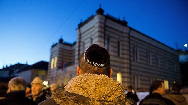 Возле одной из венгерских синагог. Фото: AP