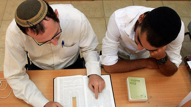 Realizing not everyone can be a torah expert, many ultra-Orthodox men are embracing a wider education. (Photo: Haim Zach) (צילום: חיים צח) Realizing not everyone can be a torah expert, many ultra-Orthodox men are embracing a wider education. (Photo: Haim Zach)
