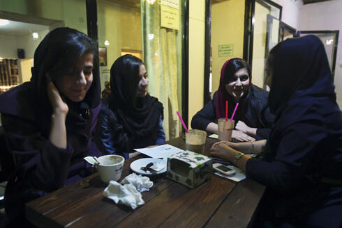 Young Iranian ladies meet at a cafe in Tehran, Iran (Photo: AP)