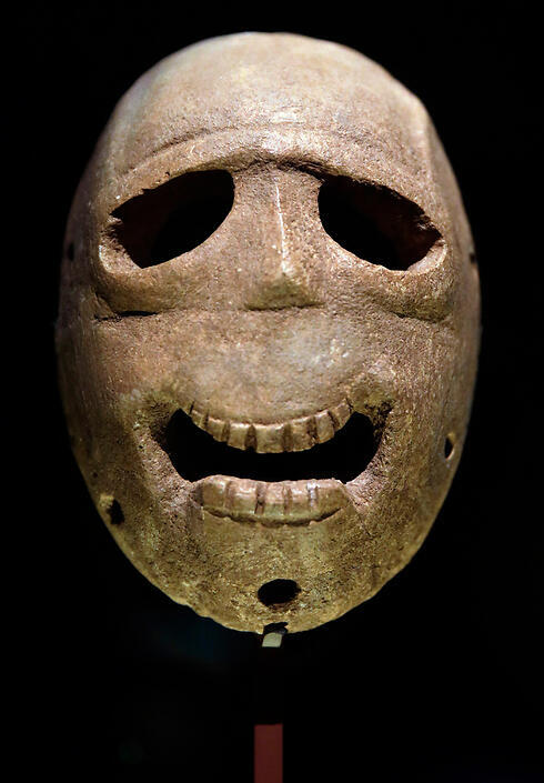 The stone masks are thought to have been made to look like the skulls of dead ancestors, used in civilization's first public ceremonies (Photo: AP) (צילום: AP) The stone masks are thought to have been made to look like the skulls of dead ancestors, used in civilization's first public ceremonies (Photo: AP)