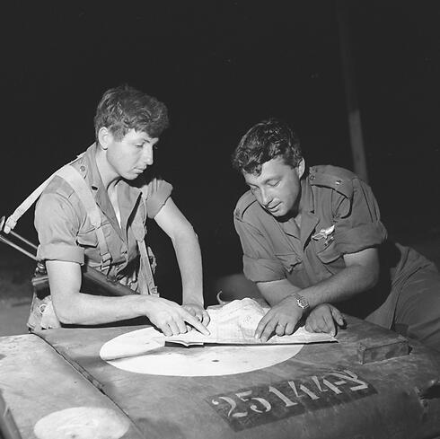 Har-Zion with Ariel Sharon (Photo: Bamahane Archive)