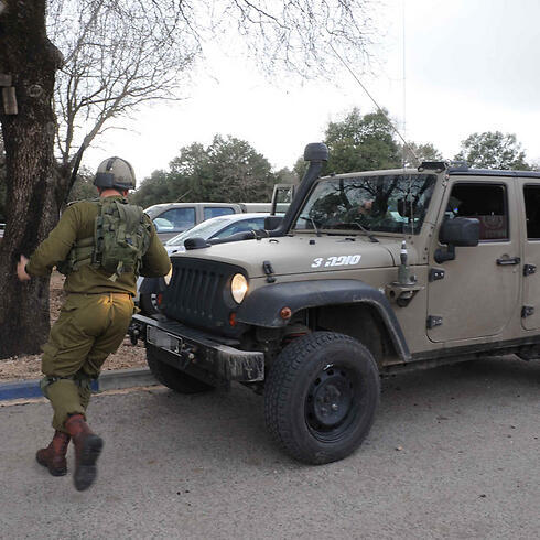 IDF soldier near site of blast (Avihu Shapira)