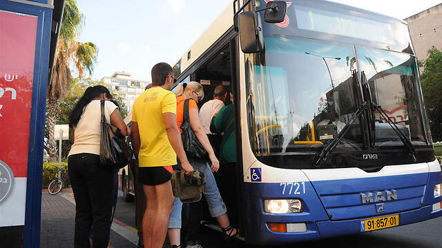 Public transport system lacking 238 express bus lines (Photo: Yaron Brenner) (צילום: ירון ברנר) Public transport system lacking 238 express bus lines (Photo: Yaron Brenner)