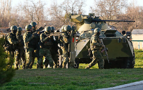 Russian troops storm a Ukrainian airbase in Crimea (Photo: Reuters)