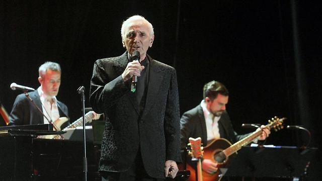 Азнавур. Фото: Идо Эрез (צילום: עידו ארז) Азнавур. Фото: Идо Эрез