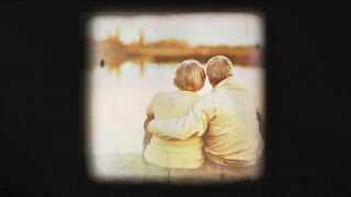 זוג מבוגר. AI יכול לסייע בלשמור על הזכרונות של היקרים שלנו