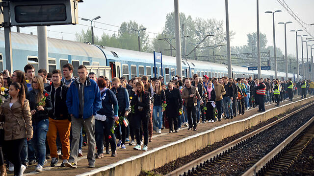 March of Life leaving from Hungary to Auschwitz (Photo:Yossi Zeliger) (צילום: יוסי זליגר) March of Life leaving from Hungary to Auschwitz (Photo:Yossi Zeliger)