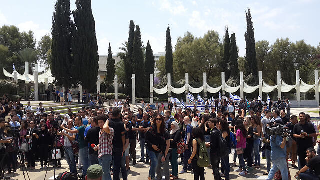 הפגנה הפגנת סטודנטים מול טקס יום הנכבה ב אוניברסיטת תל אביב 