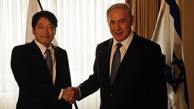 ראש הממשלה בנימין נתניהו ב פגישה עם שר ההגנה של יפן Itsunori Onodera (צילום: קובי גדעון , לע"מ) ראש הממשלה בנימין נתניהו ב פגישה עם שר ההגנה של יפן Itsunori Onodera