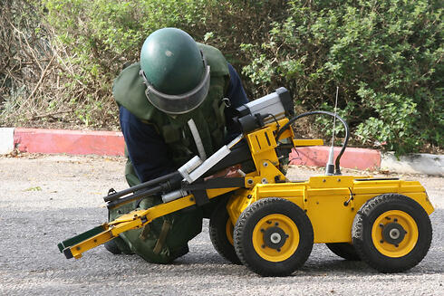 Bomb disposal robot (Photo: Archive, Shutterstock) (צילום: shutterstock) Bomb disposal robot (Photo: Archive, Shutterstock)