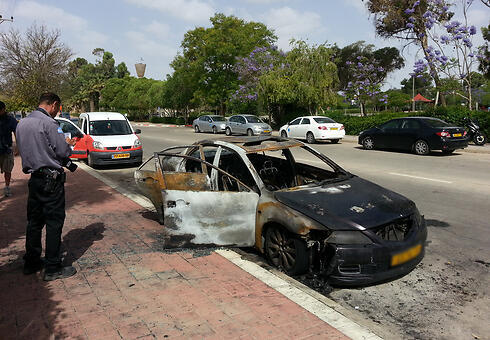 The burnt car in Omer (Photo: Barel Ephraim)