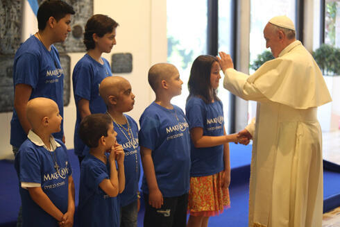 Pope Francis meets children at the welcome ceremony at the President's Residence (Photo: Amit Shabi)