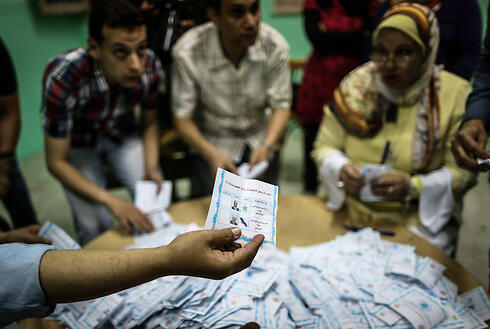 Counting the votes (Photo: AFP) (צילום: AFP ) Counting the votes (Photo: AFP)
