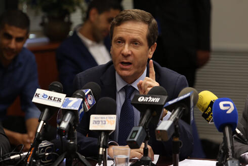 Labor Chairman Isaac Herzog (Photo: Gil Yohanan)