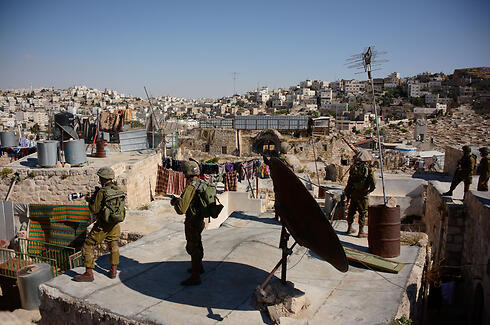 IDF go door-to-door in Hebron (Photo: IDF)