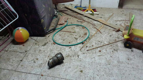 Damage caused by shrapnel in Ashkelon (Photo: Police Spokesman)