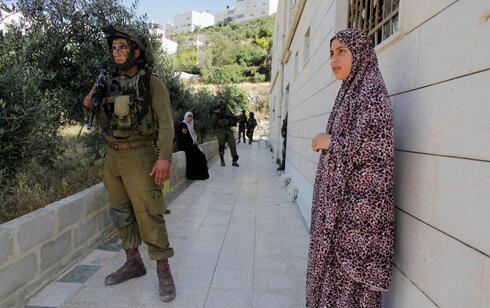 IDF soldiers searching for the kidnapped boys (Photo: Reuters) (צילום: רויטרס) IDF soldiers searching for the kidnapped boys (Photo: Reuters)
