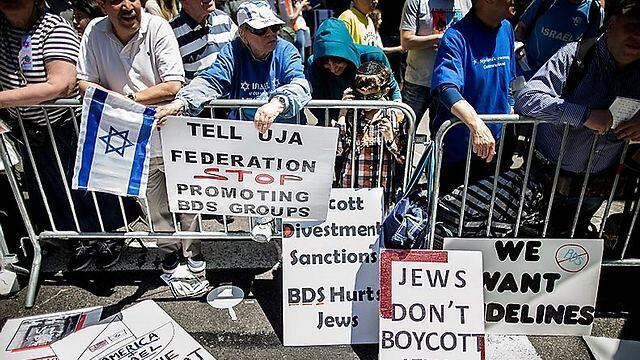 Jews in the US protest the boycott against Israel. (Photo: AP) 
