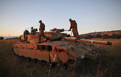 Israeli tanks on the border with Syria (Photo: EPA) (צילום: EPA) Israeli tanks on the border with Syria (Photo: EPA)