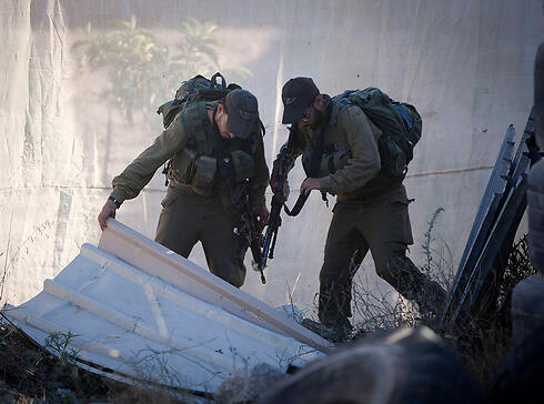 Search efforts in Hebron (Photo: AP) (צילום: AP) Search efforts in Hebron (Photo: AP)