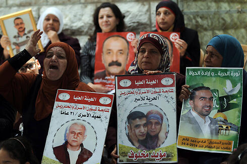 Palestinian women protest the detention of prisoners. (Photo: EPA)