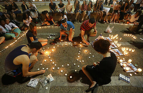 Teenagers gather in Tel Aviv's Rabin Square (Photo: Yaron Brenner)