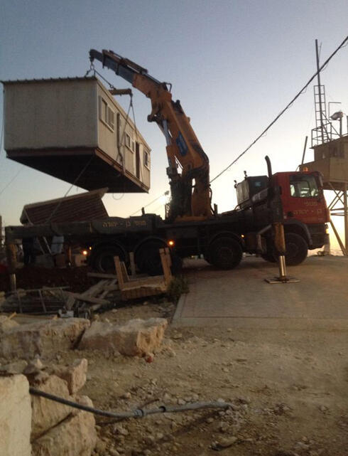 Trucks brought in Caravan style housing in the early morning. (Photo: Gush Etzion Regional Council) (צילום: המועצה האזורית גוש עציון ) Trucks brought in Caravan style housing in the early morning. (Photo: Gush Etzion Regional Council)