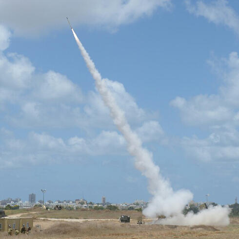 Iron Dome intercepting a Gaza rocket over Ashdod (Photo: Avi Rokach) 
