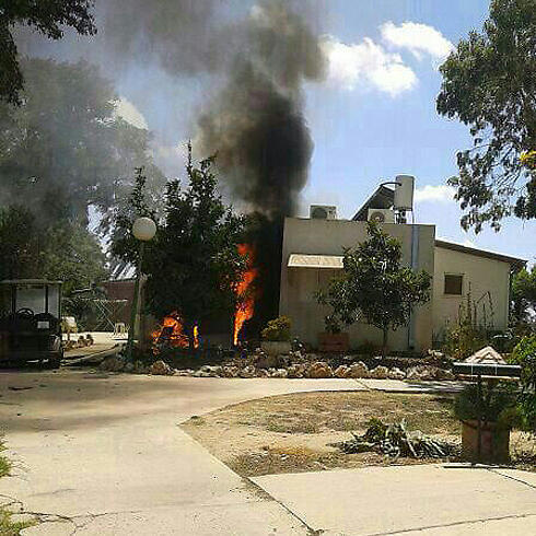 Rocket from Gaza hits a house in the Shaar HaNegev regional council during the operation (Photo: Tali Matzliah Galilee) (צילום: טלי מצליח גלילי) Rocket from Gaza hits a house in the Shaar HaNegev regional council during the operation (Photo: Tali Matzliah Galilee)