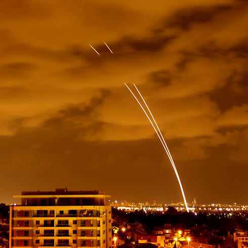 Iron Dome interceptor missiles over Tel Aviv (Photo: Pini Netrovich)