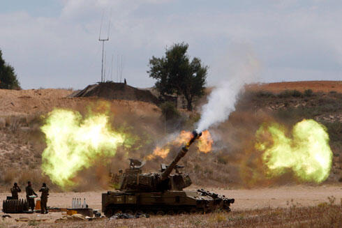 IDF firing artillery into the Gaza Strip during Operation Protective Edge (Photo: Reuters)
