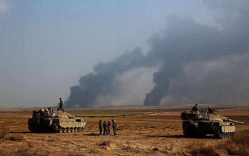 Tanks near border as smoke rises from Gaza (Photo: AFP)