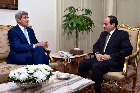US Secretary of State John Kerry and Egypt's President Abdel-Fattah Al-Sisi (Photo: EPA) (צילום: EPA) US Secretary of State John Kerry and Egypt's President Abdel-Fattah Al-Sisi (Photo: EPA)