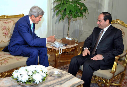 Kerry with Egyptian President Sisi (Photo: AP) 