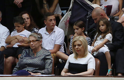 Nechama Rivlin (L), Reuven Rivlin's wife next to the Prime Minister's wife, Sara Netanyahu (Photo: Gil Yohanan)