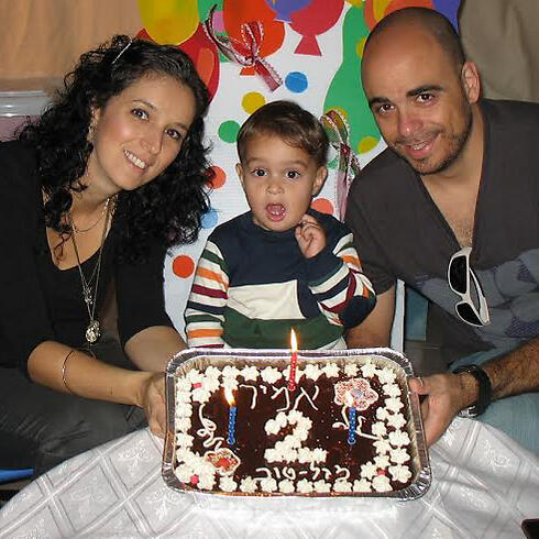 Fallen soldier Yair Ashkenazi celebrating his son's birthday (Photo: Courtesy of family) (צילום: באדיבות המשפחה) Fallen soldier Yair Ashkenazi celebrating his son's birthday (Photo: Courtesy of family)