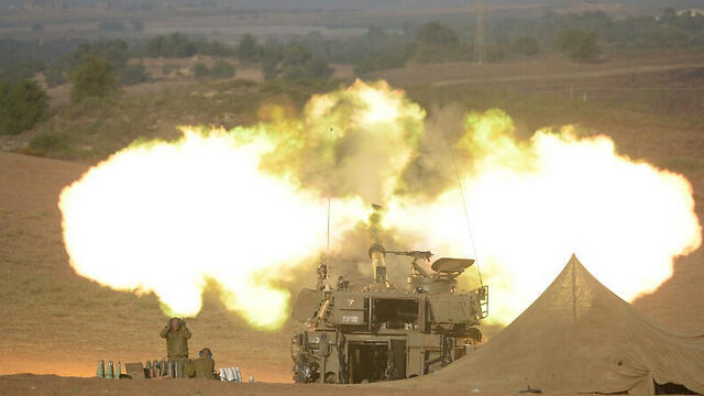 IDF artillery fire (Photo: Avi Rokach) (צילום: אבי רוקח) IDF artillery fire (Photo: Avi Rokach)