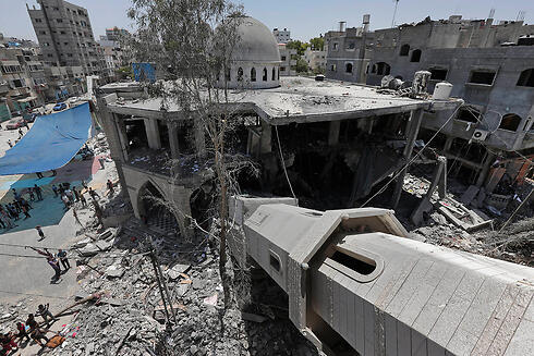 Mosque's destroyed minaret in Gaza (Photo: AP) (צילום: AP) Mosque's destroyed minaret in Gaza (Photo: AP)