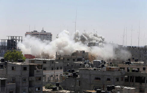 Smoke over Rafah, Gaza (Photo: Reuters) (צילום: רויטרס) Smoke over Rafah, Gaza (Photo: Reuters)