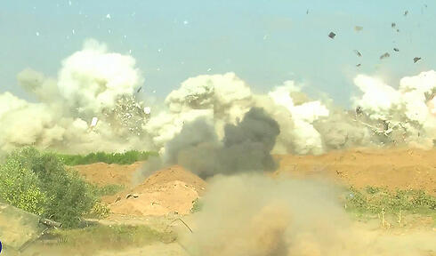 Engineering forces blow up one of the tunnels (Photo: IDF Spokesman's Office) (צילום: דובר צה"ל) Engineering forces blow up one of the tunnels (Photo: IDF Spokesman's Office)