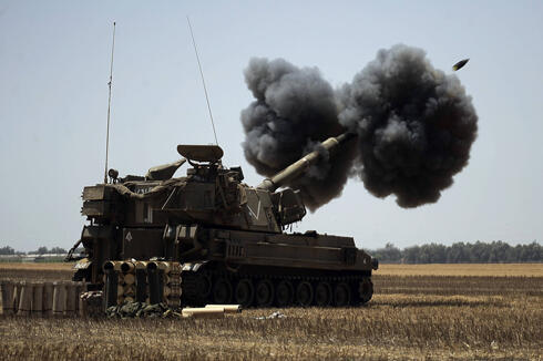 Israeli artillery firing on the Gaza Strip during Operation Protective Edge. (Photo: AFP) (צילום: AFP) Israeli artillery firing on the Gaza Strip during Operation Protective Edge. (Photo: AFP)