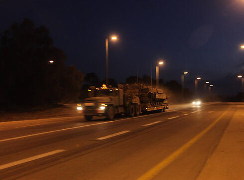 Reservists heading back to Israeli territory (Photo: Gil Yohanan)