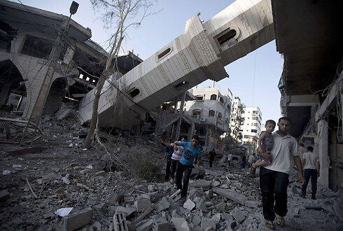 A mosque destroyed at Al-Shati refugee camp (Photo: AFP) (צילום: AFP) A mosque destroyed at Al-Shati refugee camp (Photo: AFP)